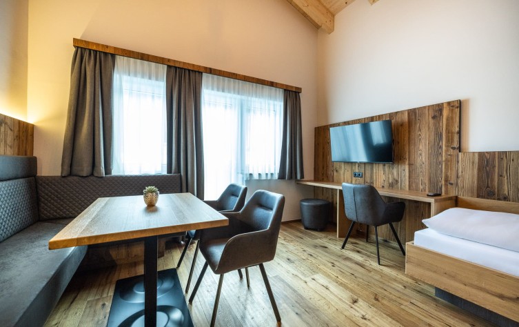 Appartement Waldliebe mit Schreibtisch und TV